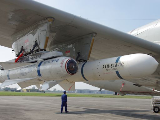 空軍P-3訓練驚傳意外 小牛飛彈練習彈因「不明原因」掉入海中