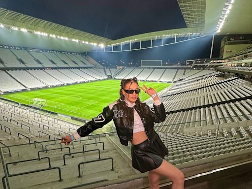 Ex-BBB24, Beatriz Reis Brasil abre álbum de sua primeira vez no estádio do Corinthians