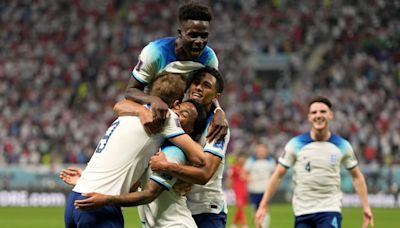 Inglaterra arrasa a Irán con una victoria aplastante 6-2, entre polémicas de la FIFA