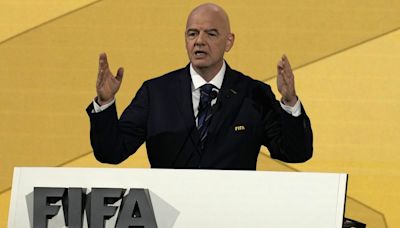 FIFA acusa de "hipocresía y egoísmo" al sindicato de futbolistas y Ligas de Europa - El Diario NY