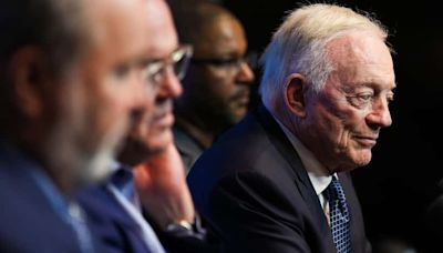 Jerry Jones will be called to testify at defamation trial. Other family members might, too