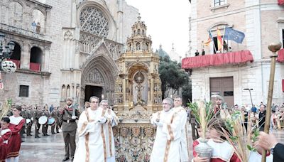 World’s biggest monstrance leads yearly Spain procession