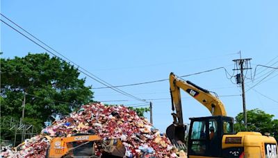 燒出2層樓高炮屑山 北港媽祖遶境燃上千萬元鞭炮 - 生活