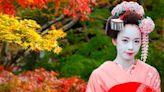 Fascinating Videos Reveal How Geishas Apply Their Makeup