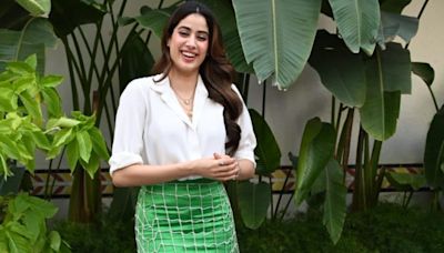 Janhvi Kapoor BLUSHES Hard Talking About Her 'Ideal' Partner; Paps Scream 'Mil Gaya Aapko' | Watch - News18