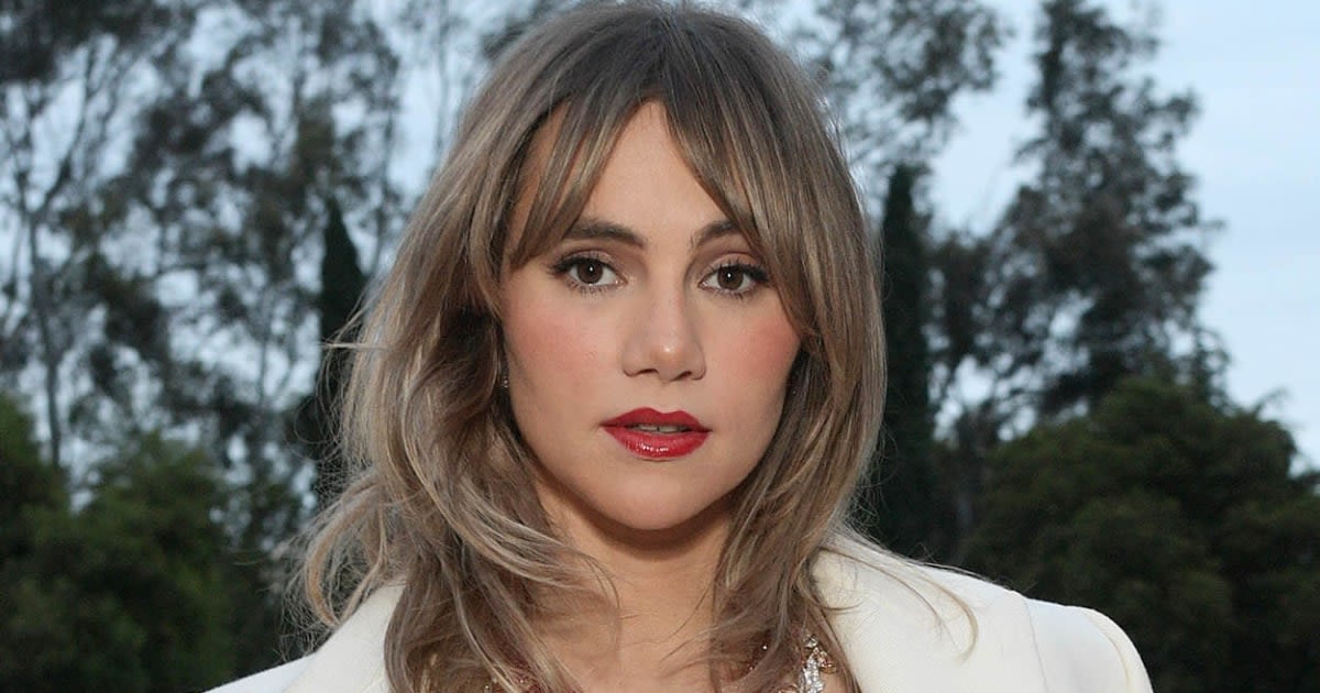 Suki Waterhouse responds to criticism for playing Coachella 6 weeks after giving birth