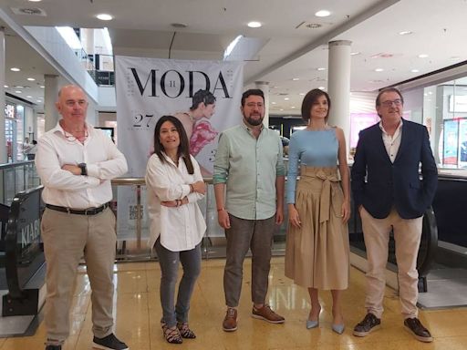 La Semana de la Moda se inaugura con el descubrimiento del cartel y una visita oficial al Centro Comercial Alzamora