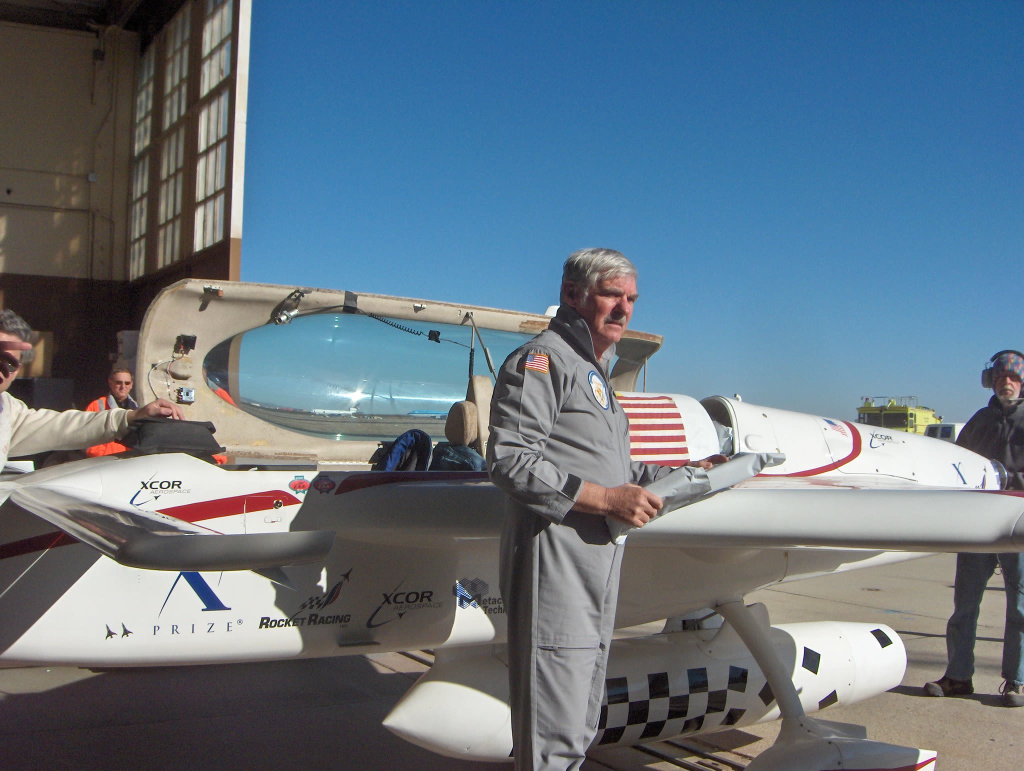 Pilot Dick Rutan, First to Fly Around Earth Without Refueling, Dies at 85 » Explorersweb