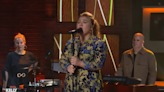 Kelly Clarkson Turns Country Balladeer With Trisha Yearwood Favorite for ‘Kellyoke’