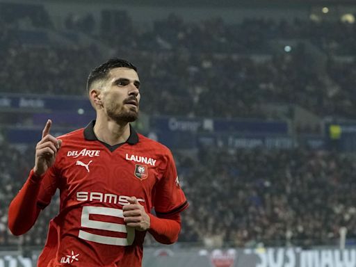 Leverkusen signs French forward Martin Terrier from Rennes