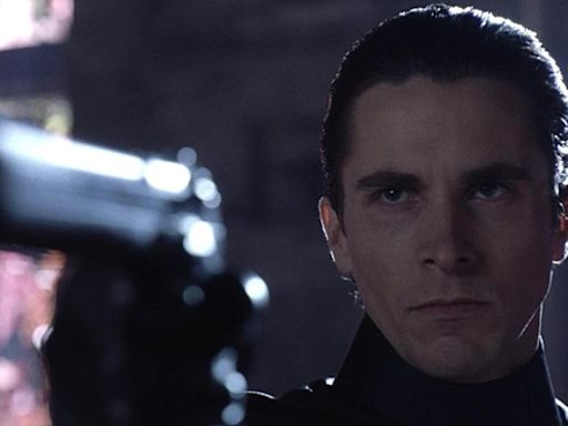 La película de hoy en TV en abierto y gratis: Christian Bale protagoniza un excepcional thriller de acción y ciencia ficción a lo Matrix