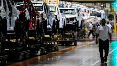 Seis automotrices frenaron la producción al mismo tiempo en medio de la caída de la actividad industrial en general
