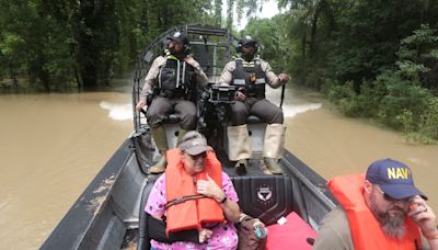 Hundreds rescued from Texas floods as forecast calls for more rain and rising water