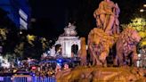 VÍDEO: Cibeles se llena de miles de aficionados del Real Madrid en una larga noche de fiesta