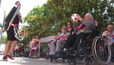 Ancianos de una residencia de Badalona participan en unas Gerontolimpiadas para "vencer la fragilidad"