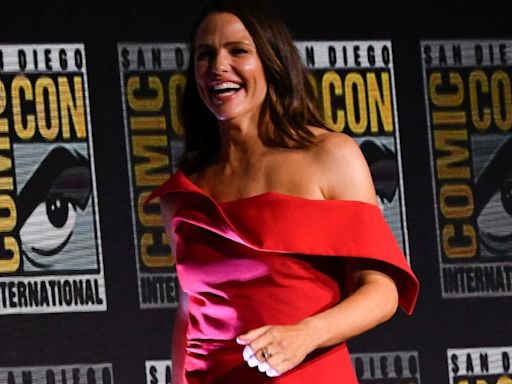 Jennifer Garner Got Stuck in Elevator for Over an Hour at Comic-Con