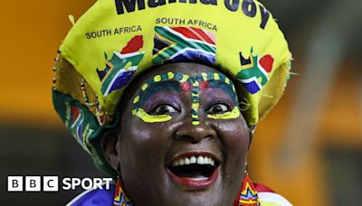 Mixed reaction as South Africa dumps "super-fans"