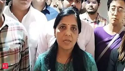 Sunita Kejriwal attacks PM Modi following the Delhi CM's arrest, says 'dictator' should be destroyed