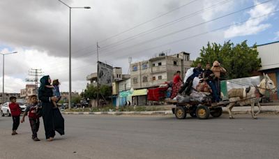 Decenas de gazatíes muertos en un ataque israelí contra un campamento de desplazados en Rafah