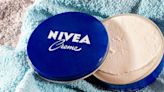 Adiós al acondicionador para el pelo: el truco de la crema Nivea que lo jubila para siempre