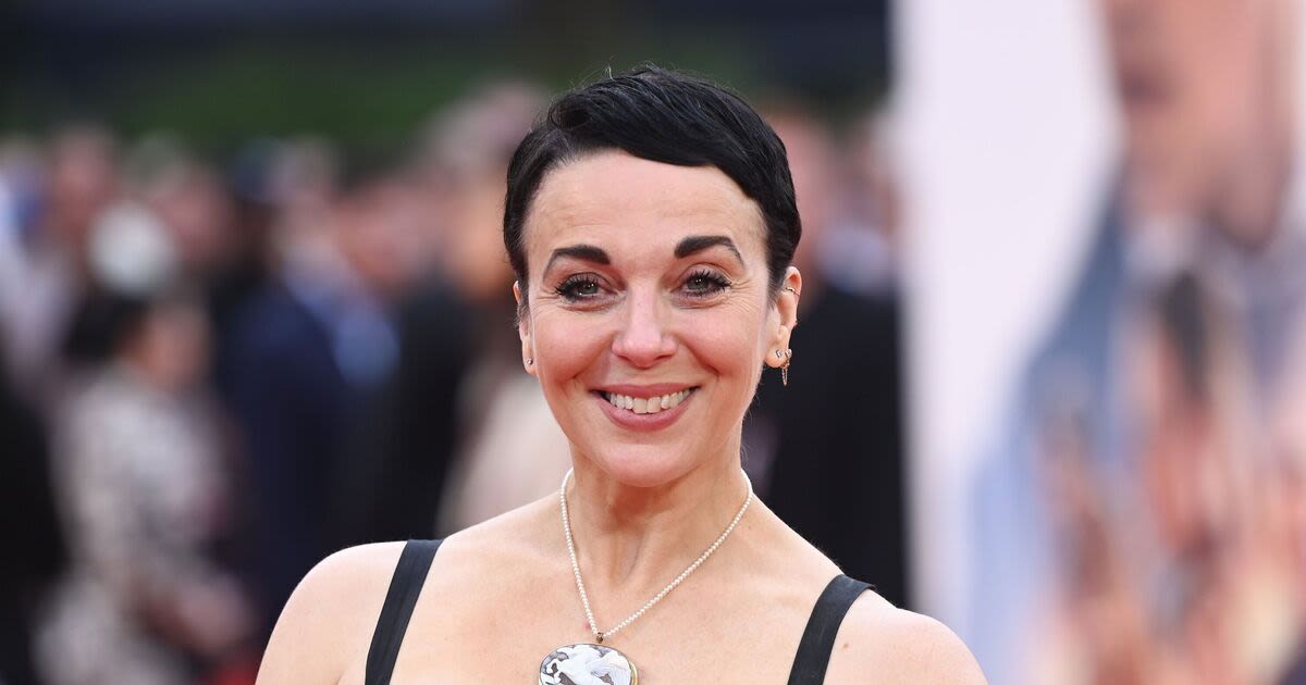 Terrified Amanda Abbington hit with death threats on stage as police called