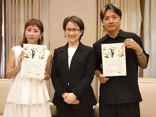 「滅火器」吉他手娶美女插畫家 衝總統府請蕭美琴當證婚人