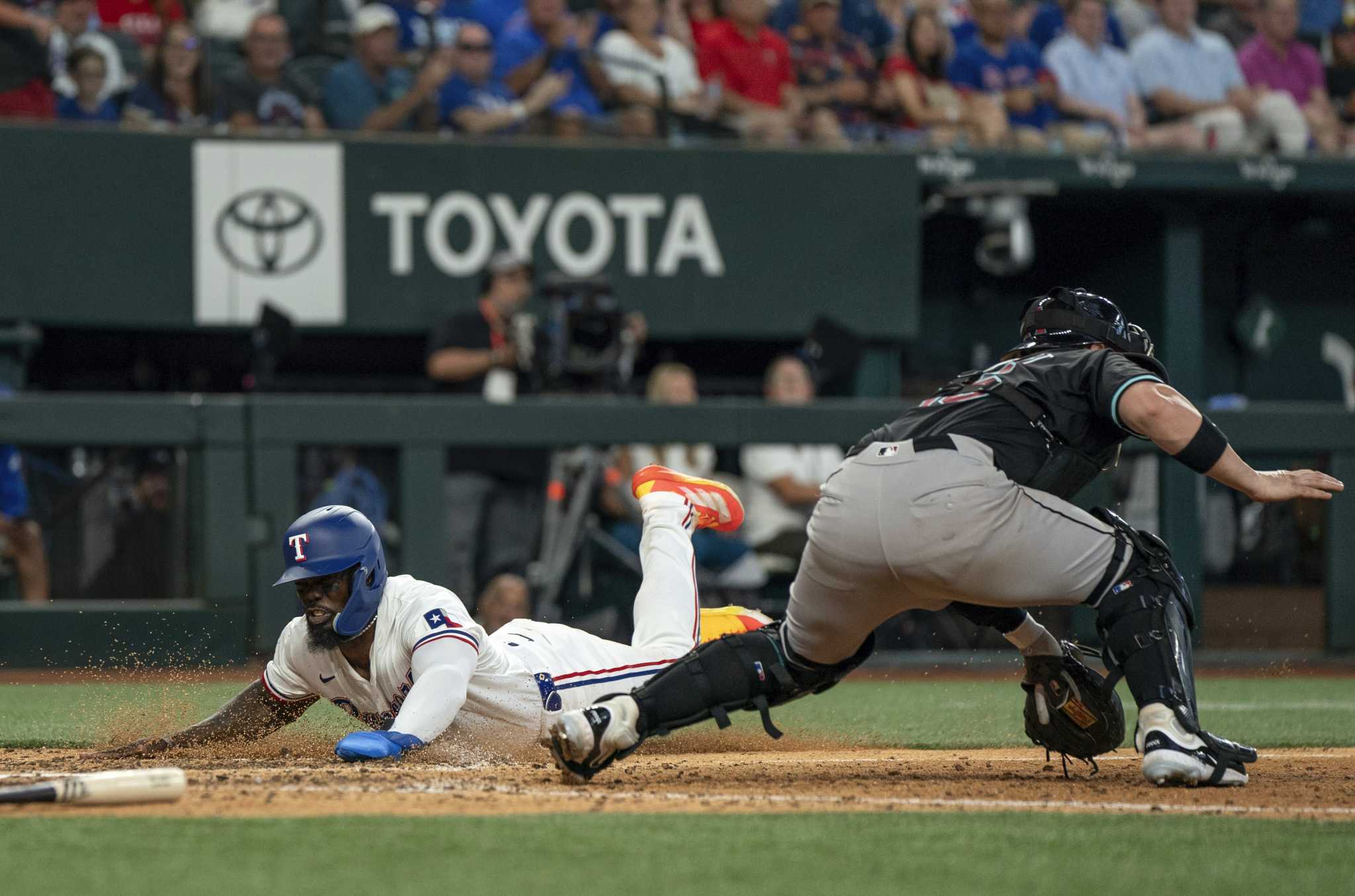 Rangers sweep Diamondbacks