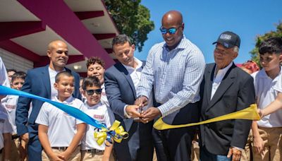 Inauguran Escuela del Deporte Carlos Delgado en Aguadilla