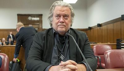 Steve Bannon, exasesor de Donald Trump, es condenado a prisión por desacato al Congreso - La Opinión