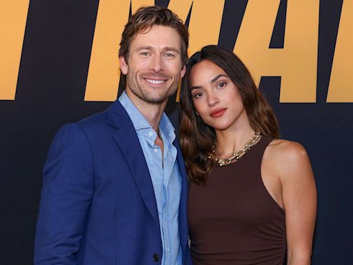 Glen Powell and Adria Arjona Had 'Crazy' Rashes During 'Hit Man' Sex Scenes Because of a Bathtub Mishap