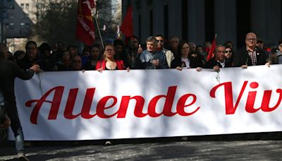 “Socialismo a la chilena con empanada y vino tinto”: PC rinde homenaje a Salvador Allende a 54 años de su triunfo presidencial - La Tercera