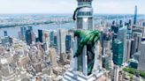 ¡Un dragón se posa sobre el Empire State Building!