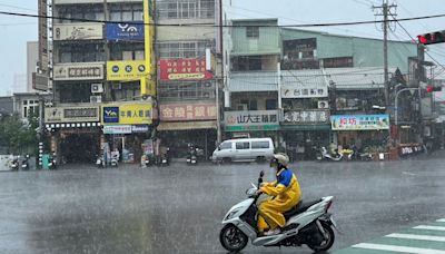 快訊／入夜大雨續下！2縣市「大雨特報」 梅雨鋒面一路掃到明天