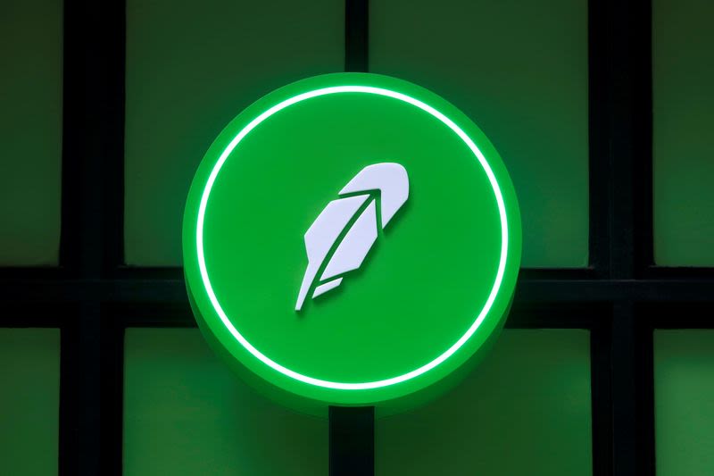 Robinhood director Baiju Bhatt sells $285k in company stock By Investing.com