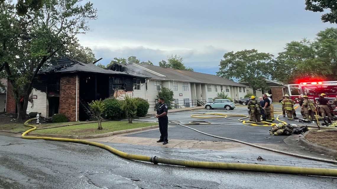 Multiple people left displaced after fire ignites at North Little Rock apartment complex