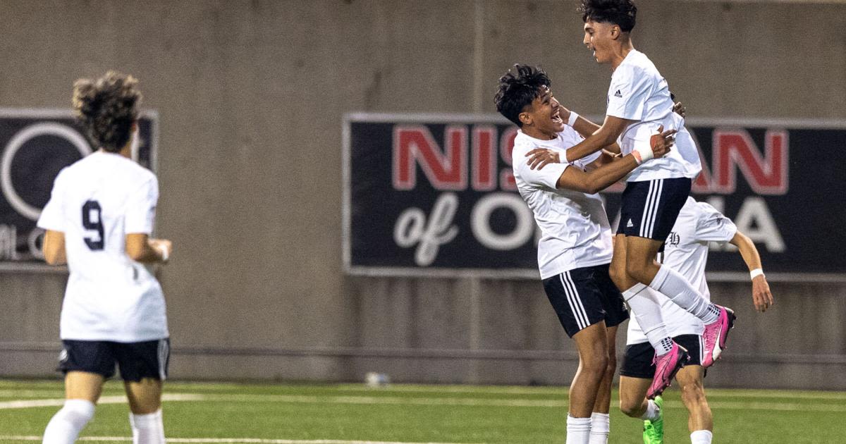 Class A boys soccer: Omaha South defeats Gretna in first round of state tournament