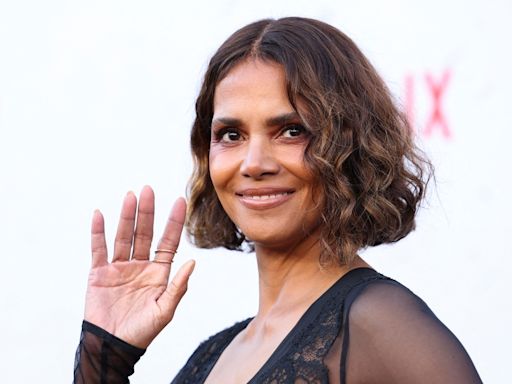 Halle Berry confiesa que se ha roto 10 huesos y se quedó 3 veces inconsciente rodando: "Sentí que la muerte era inminente"