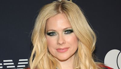 Wilde Verschwörungstheorie um Avril Lavigne: "Ich finde das einfach nur lustig"