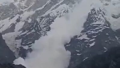 Massive Avalanche Near Kedarnath Dham, None Hurt