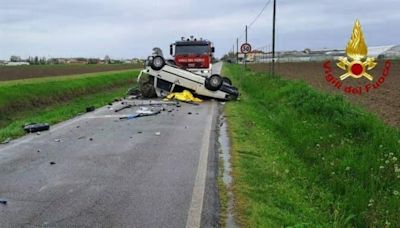 Incidente mortale nel Bolognese, due auto si sono scontrate all'incrocio: morto Angelo Russo, aveva 48 anni