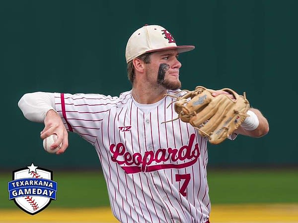 Prep Baseball: Liberty-Eylau dismantles Benbrook, 13-2, in regional semifinal opener | Texarkana Gazette