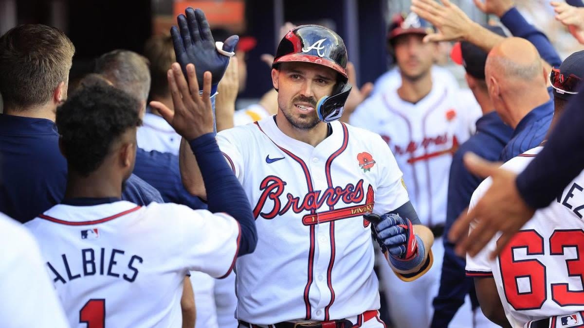 LOOK: Braves' Adam Duvall tosses ball into stands to knock down pyramid of cups