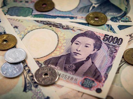 USD/JPY Price Forecast: Breaks below 142.00 on weak US Dollar