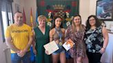 Sonia González recibe a la joven promesa argamasillera que conquista la gimnasia rítmica nacional