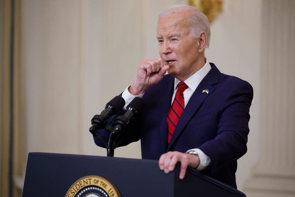 Biden appears to read script instructions out loud in latest teleprompter gaffe: 'Four more years, pause'