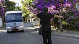 Au large d'Istanbul, des insulaires en lutte contre les minibus électriques