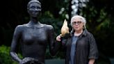 Une œuvre "multiculturelle": la sculpture symbole des JO 2024 dévoilée au pied des Champs-Élysées