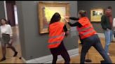 Vandalizaron con puré de papas una obra de Claude Monet tras el impactante ataque al cuadro “Los girasoles” de Vincent Van Gogh