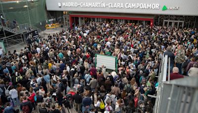 Caos en la estación de Chamartín por una caída de tensión que provoca retrasos y cancelaciones