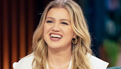 Kelly Clarkson commands attention in leather mini skirt and the ultimate knee-high boots